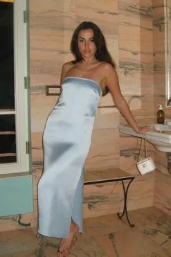 Chloé Schuterman X NA-KD Bandeau Satin Dress -Party Dresses Sales bandeau satin dress 1804 000012 0047 social1 1