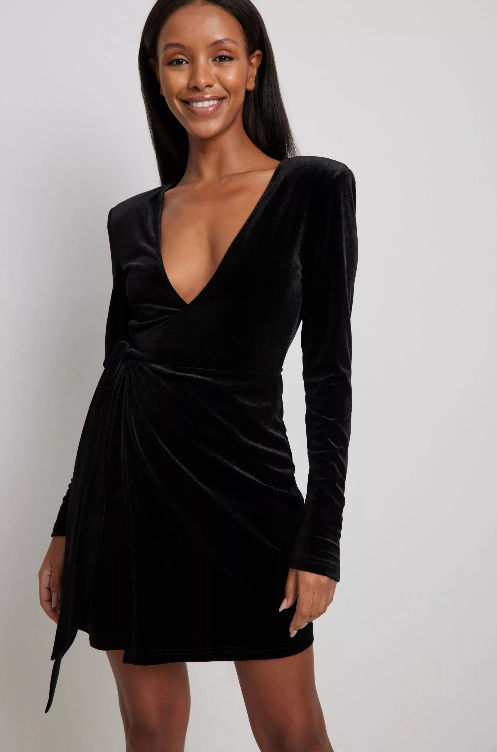 Lovisa Barkman X NA-KD Deep Neckline Velvet Mini Dress 8 Lovisa Barkman X NA-KD Deep Neckline Velvet Mini Dress - Image 8