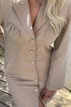 NA-KD Cups Detail Mini Dress -Party Dresses Sales elinstroomberg 1018 009202 0005 1 social