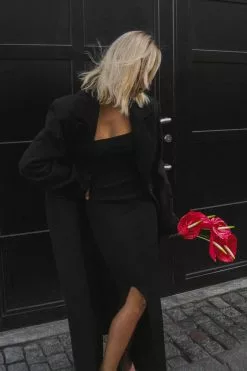 NA-KD Trend Fine Knitted High Slit Tube Dress -Party Dresses Sales fine knitted high slit tube dress 1018 009952 0002 editorial2 2