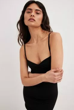 NA-KD Trend Heart Neckline Strap Midi Dress -Party Dresses Sales heart neckline strap midi dress 1018 010522 00029171 2