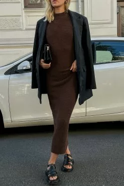 NA-KD Trend High Neck Sleeveless Knitted Maxi Dress -Party Dresses Sales high neck sleeveless knitted midi dress 1018 008950 0017 editorial03