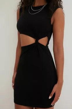 Alessa Winter X NA-KD Knot Detail Jersey Dress -Party Dresses Sales knot detail jersey dress 1769 000000 0002 03