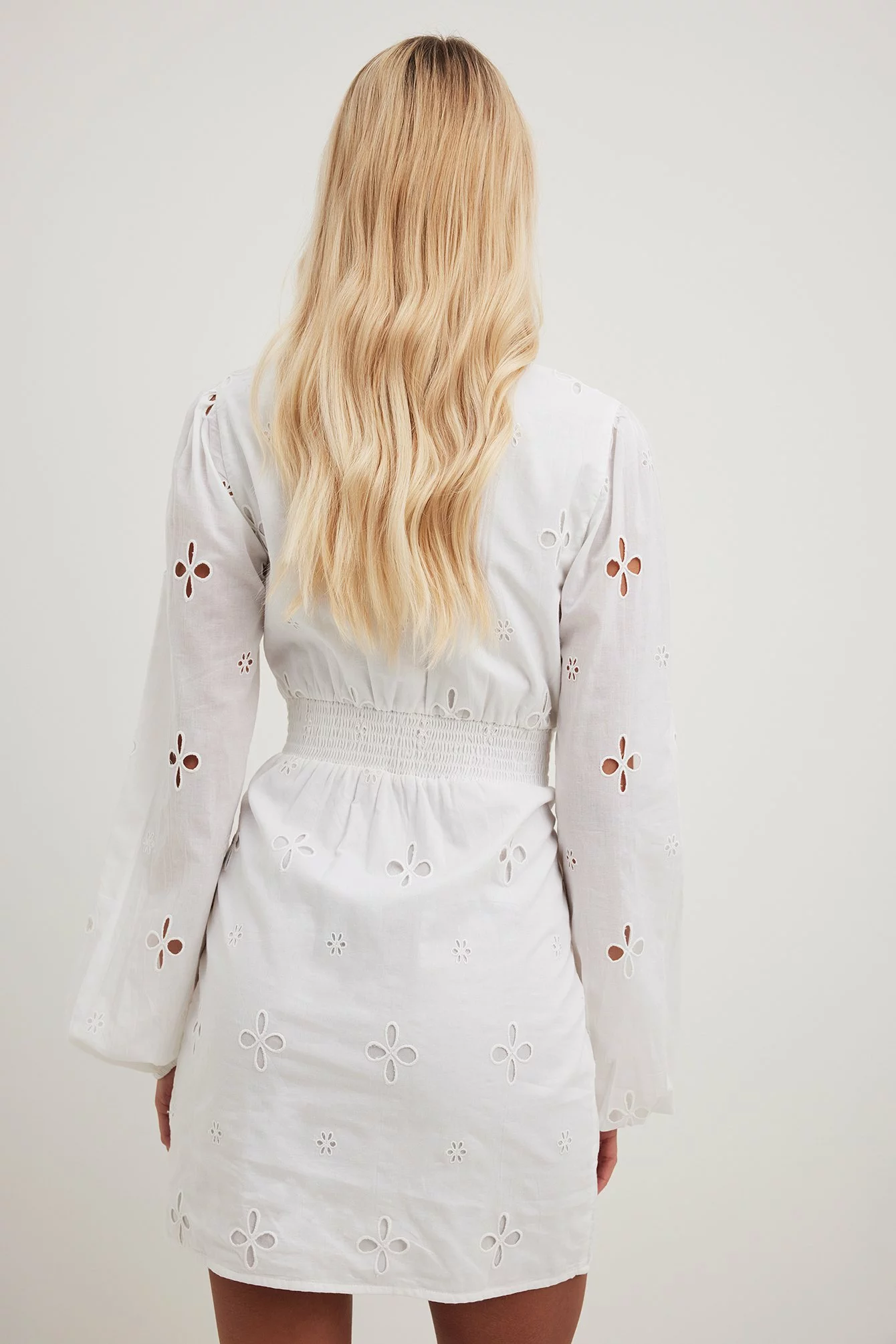 NA-KD Boho Anglaise Balloon Sleeve Mini Dress 2 NA-KD Boho Anglaise Balloon Sleeve Mini Dress - Image 2