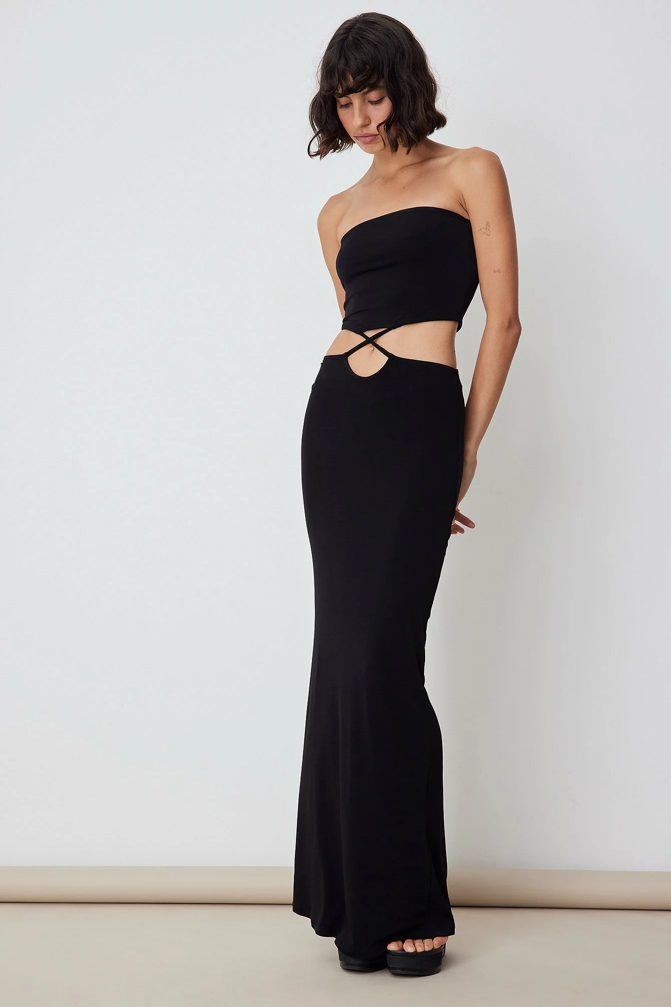 Ella Karberg X NA-KD Cut Out Detail Bandeau Jersey Dress 1 Ella Karberg X NA-KD Cut Out Detail Bandeau Jersey Dress
