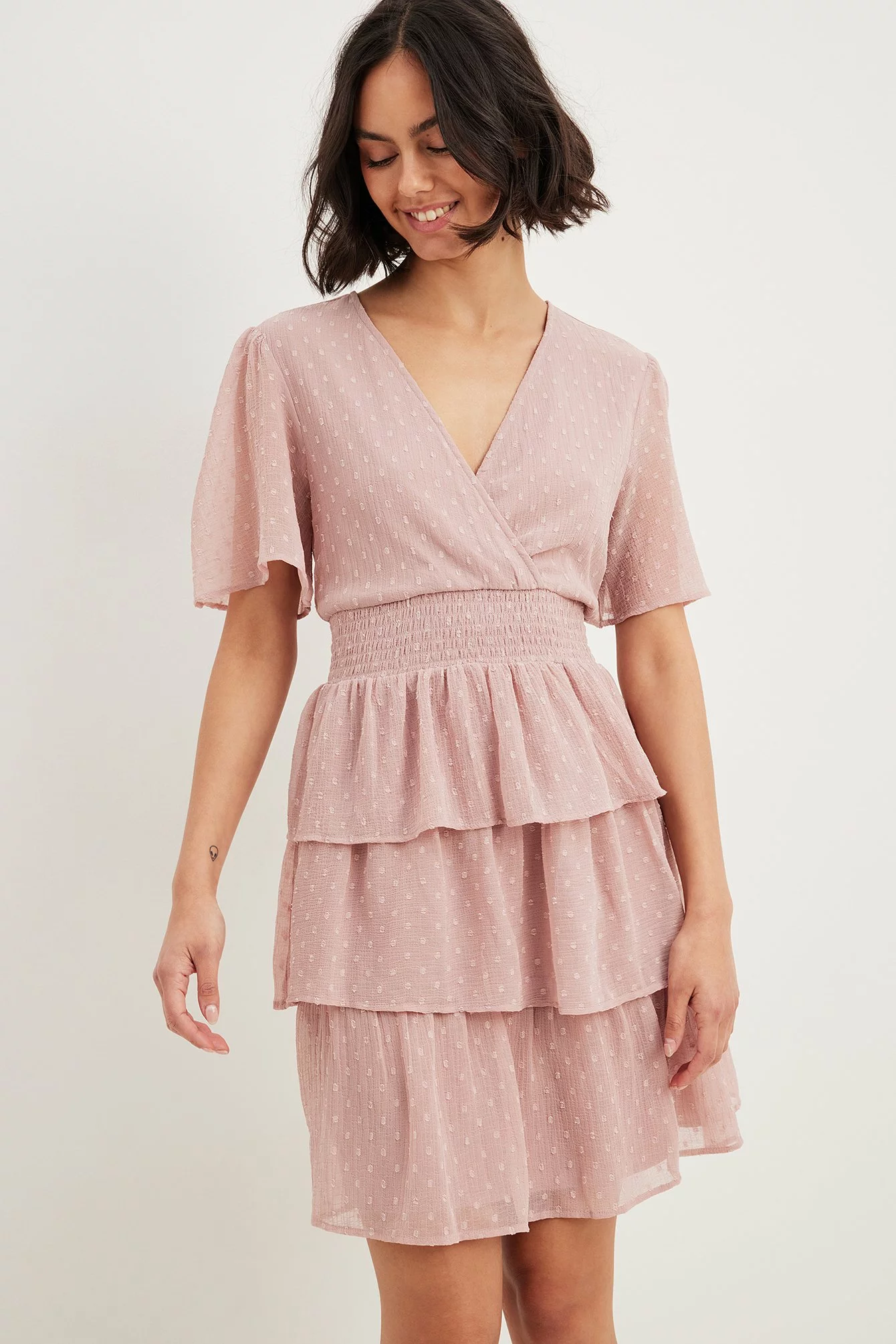 NA-KD Recycled Dobby Smocked Flounce Dress 1 NA-KD Recycled Dobby Smocked Flounce Dress