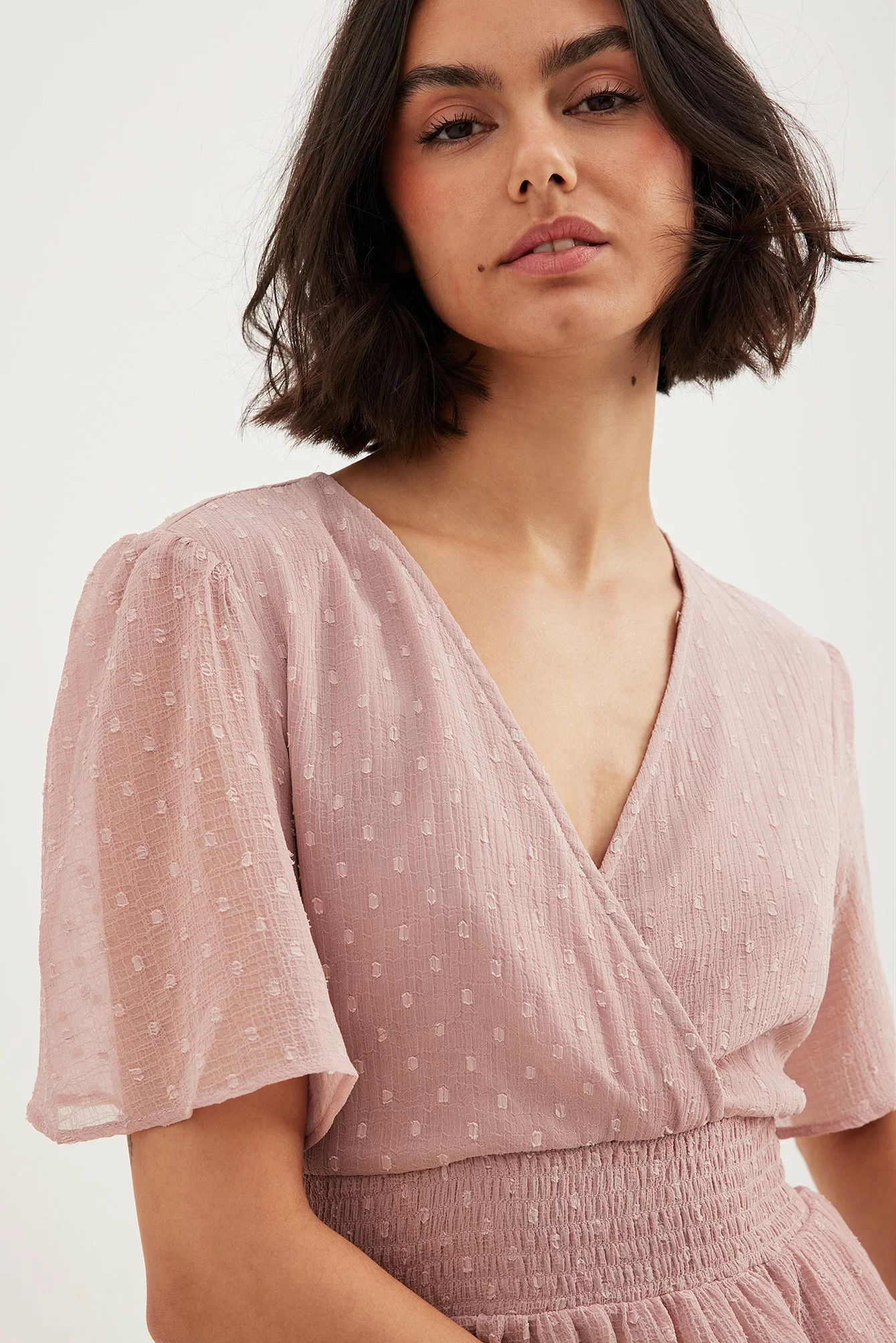 NA-KD Recycled Dobby Smocked Flounce Dress 4 NA-KD Recycled Dobby Smocked Flounce Dress - Image 4