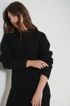 Handpicked X NA-KD Dropped Shoulder Knitted Dress -Party Dresses Sales nakd dropped shoulder knitted dress 1733 000011 0002 04a 1