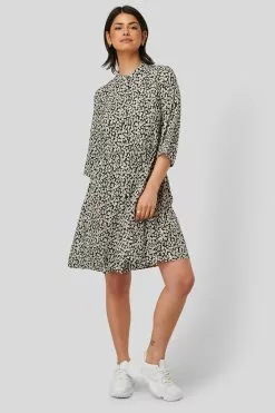 NA-KD Flounce Detail Flower Dress