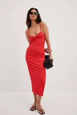 NA-KD Trend Heart Neckline Strap Midi Dress -Party Dresses Sales nakd heart neckline strap midi dress 1018 010522 0004 11550 01c 2