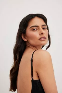 Chloé Schuterman X NA-KD Low Back Satin Maxi Dress 23 Chloé Schuterman X NA-KD Low Back Satin Maxi Dress -Party Dresses Sales nakd low back satin maxi dress 1804 000007 0002 10932