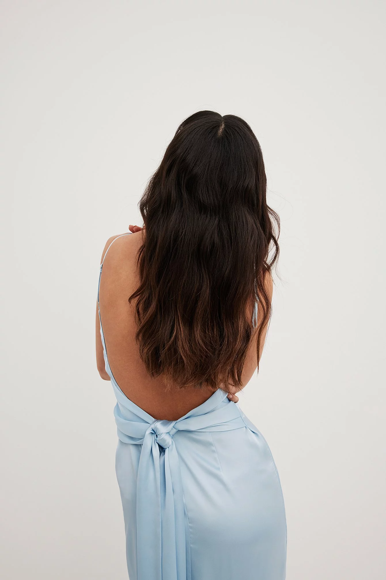 Chloé Schuterman X NA-KD Low Back Satin Maxi Dress 4 Chloé Schuterman X NA-KD Low Back Satin Maxi Dress - Image 4