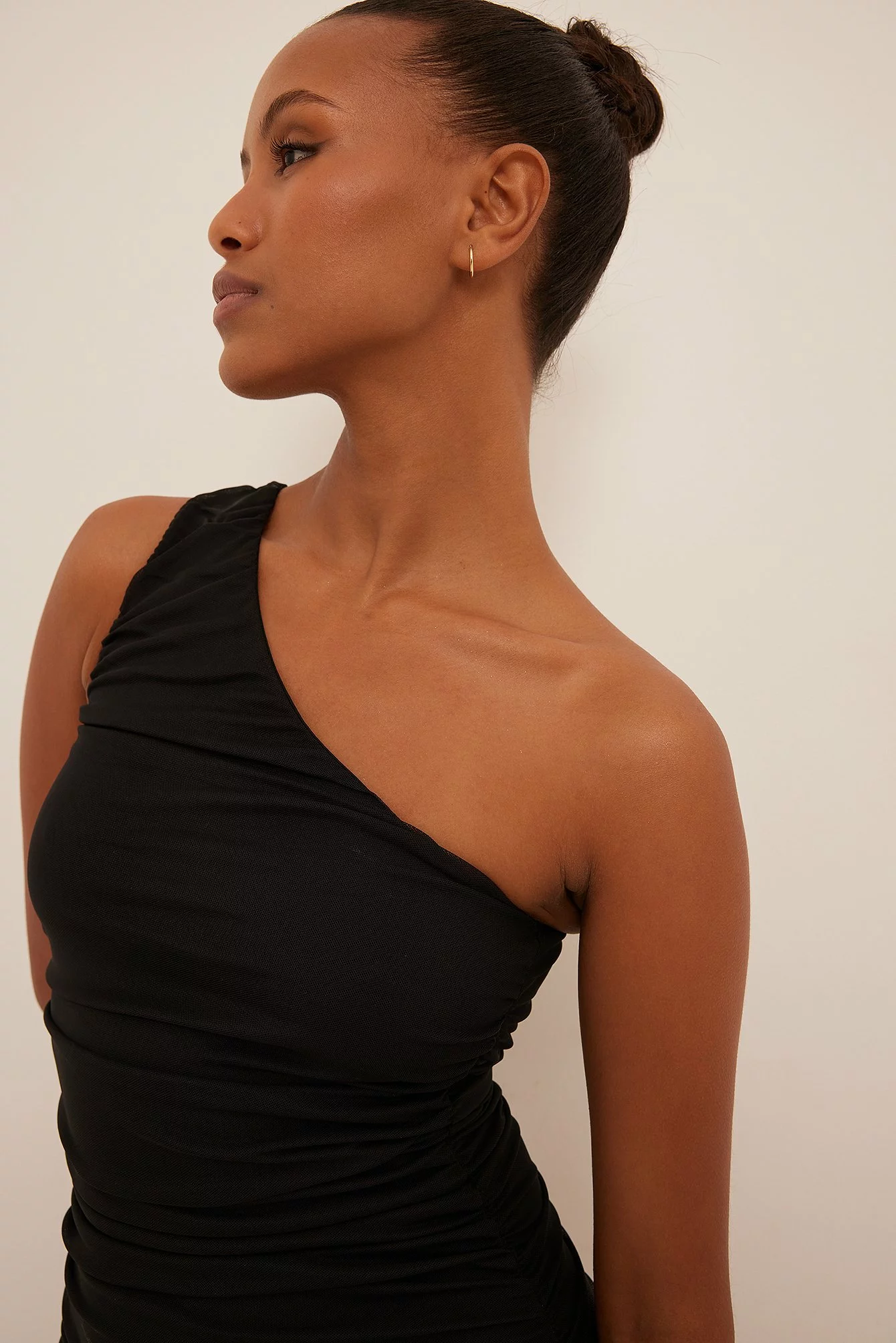 NA-KD Party One Shoulder Rouched Mesh Dress 7 NA-KD Party One Shoulder Rouched Mesh Dress - Image 7