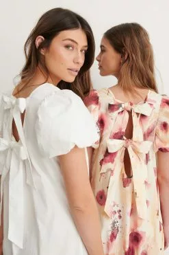 NA-KD Trend Open Back V-neck Maxi Dress