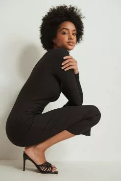 NA-KD Basic V-Neck Rib Long Sleeved Midi Dress -Party Dresses Sales nakd organic v neck rib long sleeved midi dress 1044 000241 0002 01c