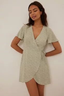 NA-KD Boho Overlap Mini Dress