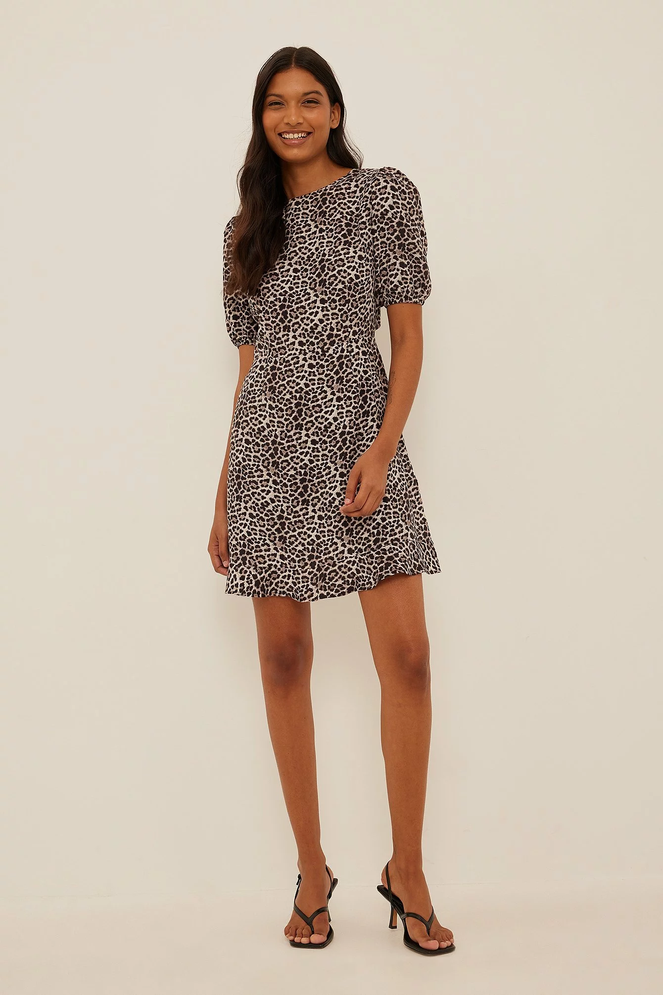 NA-KD Short Sleeve Open Back Mini Dress 11 NA-KD Short Sleeve Open Back Mini Dress - Image 11