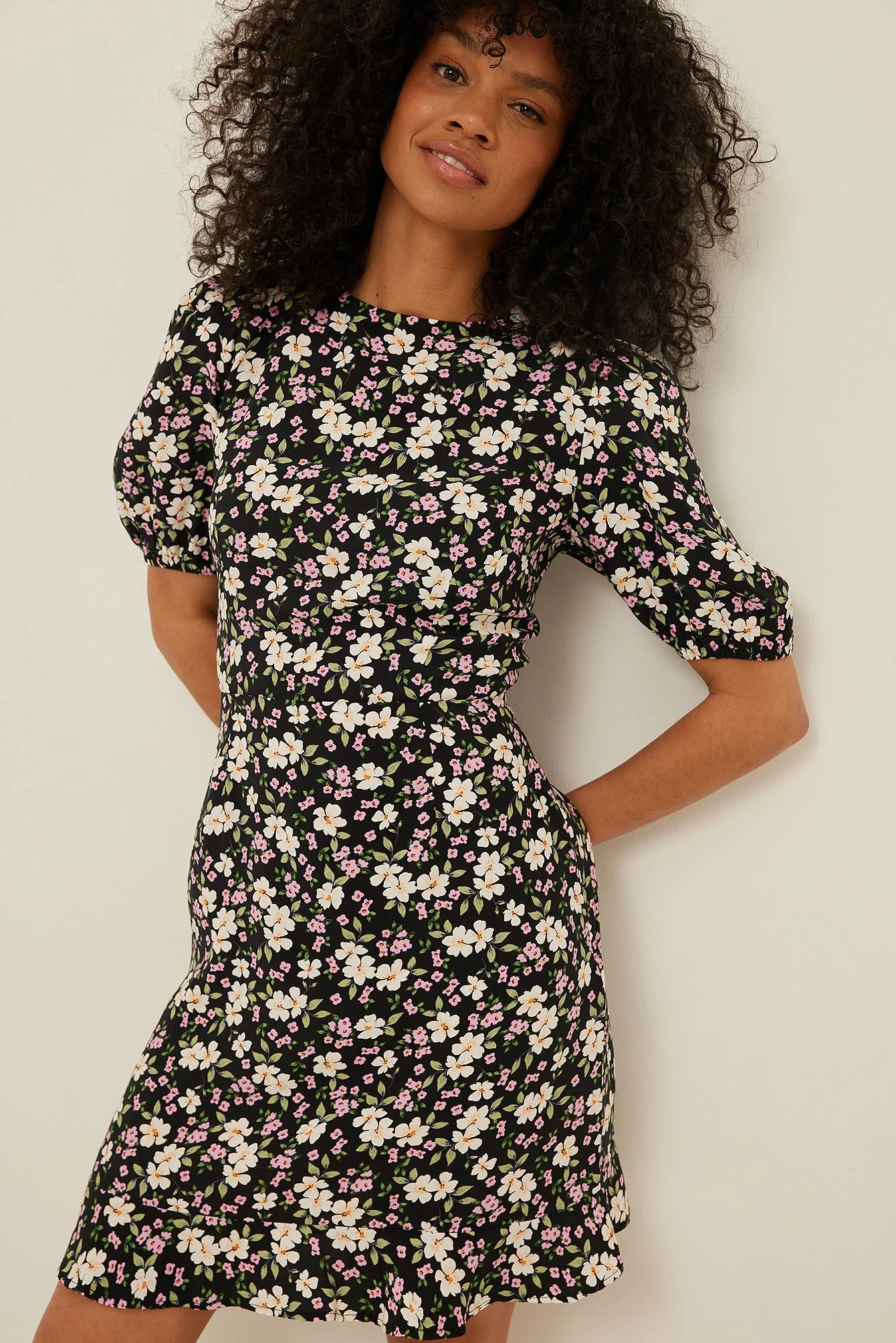 NA-KD Short Sleeve Open Back Mini Dress 9 NA-KD Short Sleeve Open Back Mini Dress - Image 9