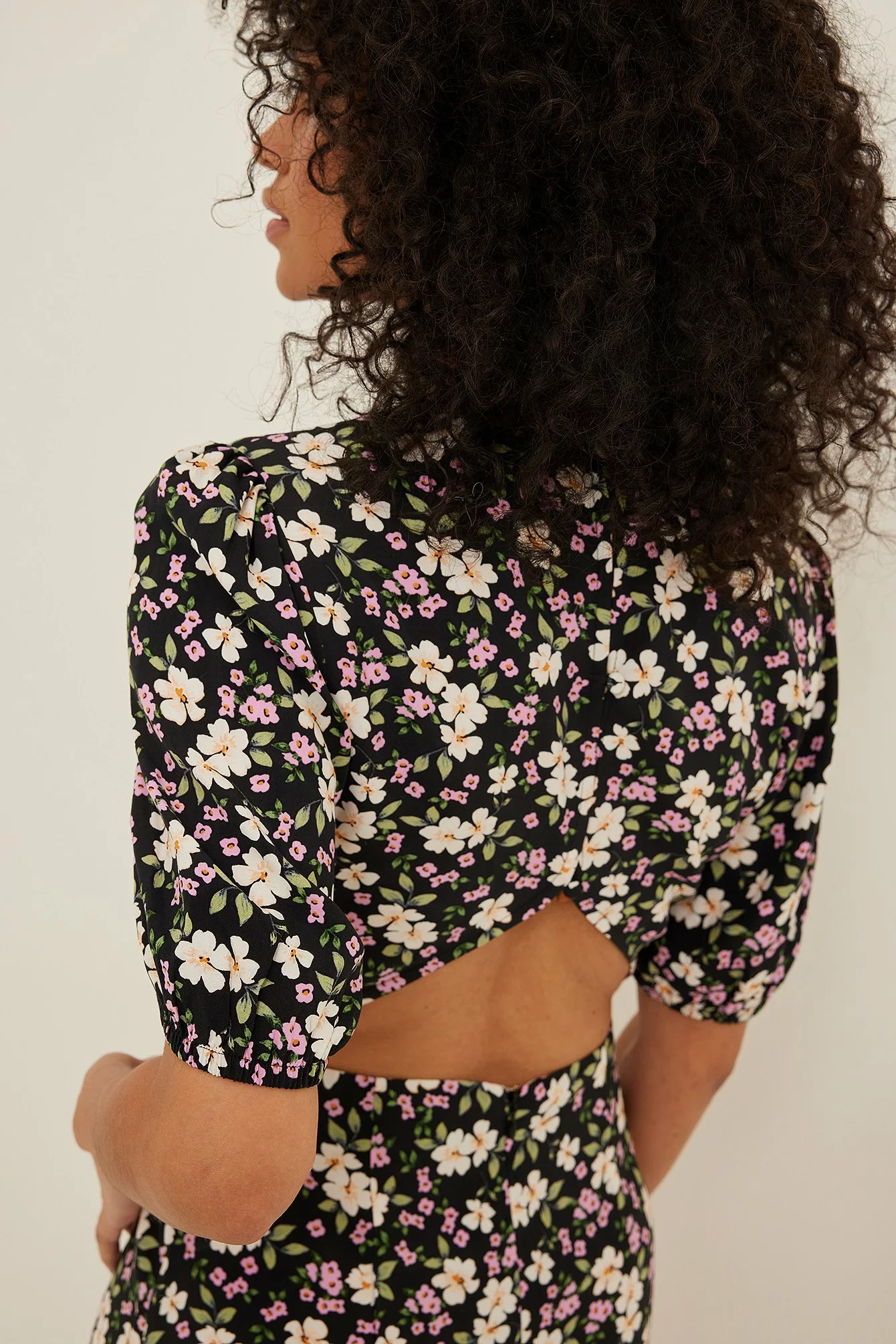 NA-KD Short Sleeve Open Back Mini Dress 8 NA-KD Short Sleeve Open Back Mini Dress - Image 8