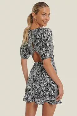 NA-KD Short Sleeve Open Back Mini Dress
