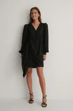 NA-KD Party Shoulder Padded V-Neck Dress