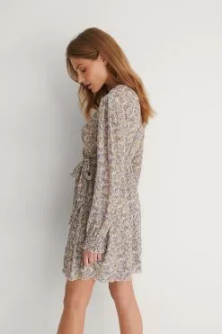 NA-KD Structured Overlap V-neck Dress 11 NA-KD Structured Overlap V-neck Dress -Party Dresses Sales nakd structured overlap v neck dress 1100 003084 8201 02k