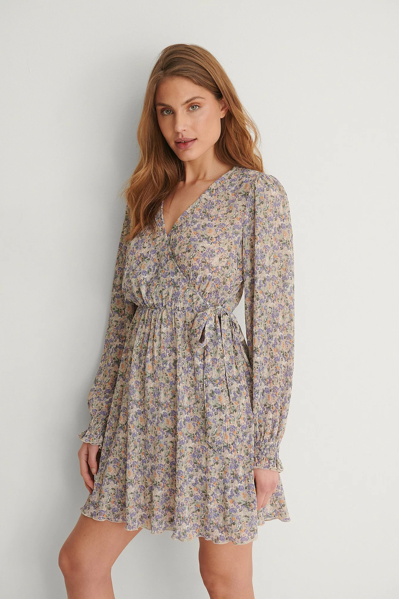 NA-KD Structured Overlap V-neck Dress 2 NA-KD Structured Overlap V-neck Dress - Image 2