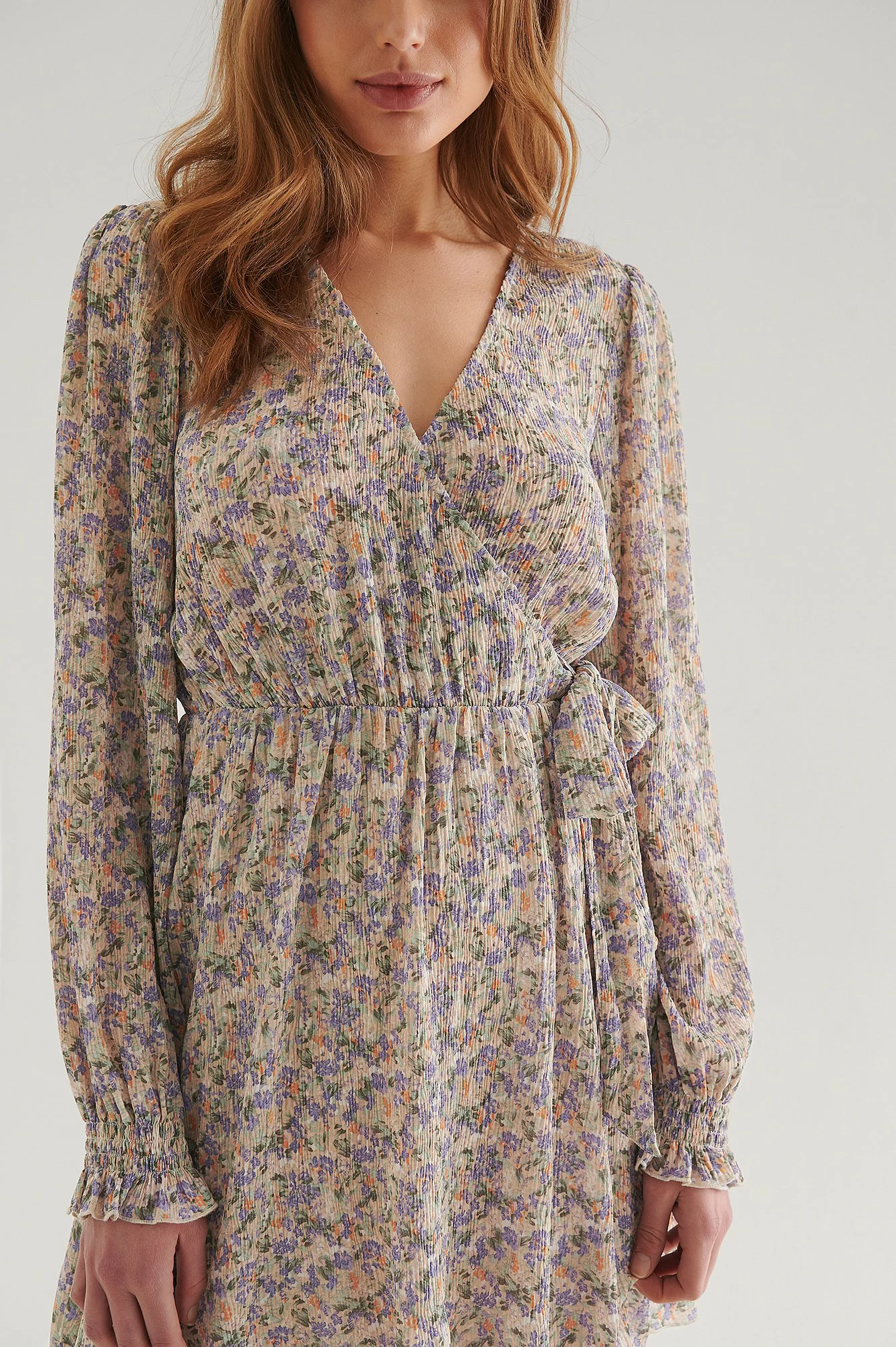 NA-KD Structured Overlap V-neck Dress 4 NA-KD Structured Overlap V-neck Dress - Image 4