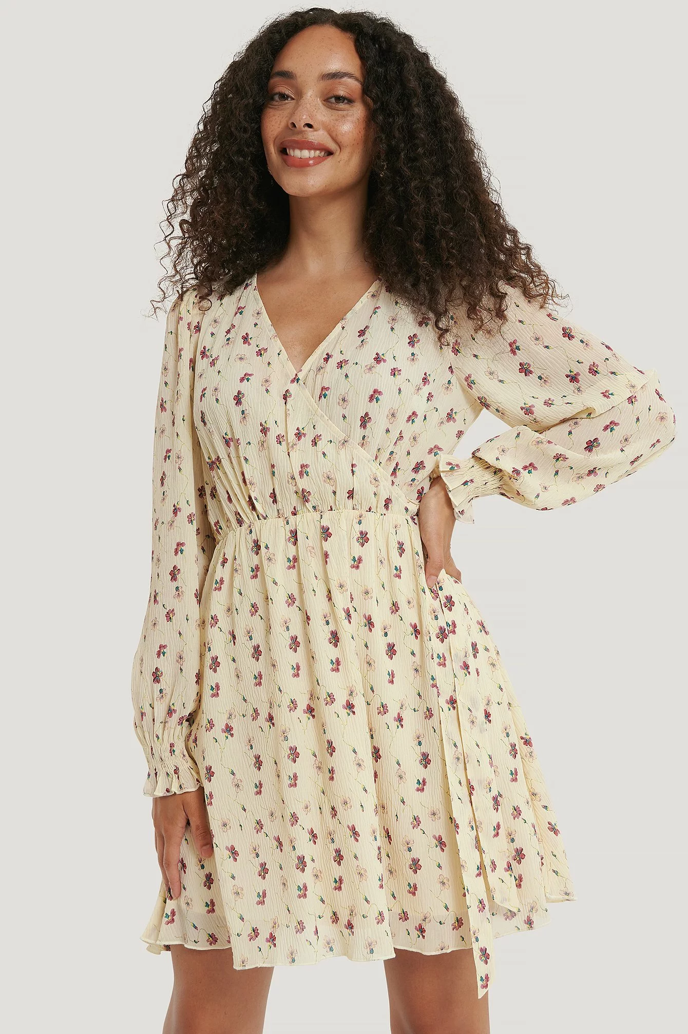 NA-KD Structured Overlap V-neck Dress 5 NA-KD Structured Overlap V-neck Dress - Image 5