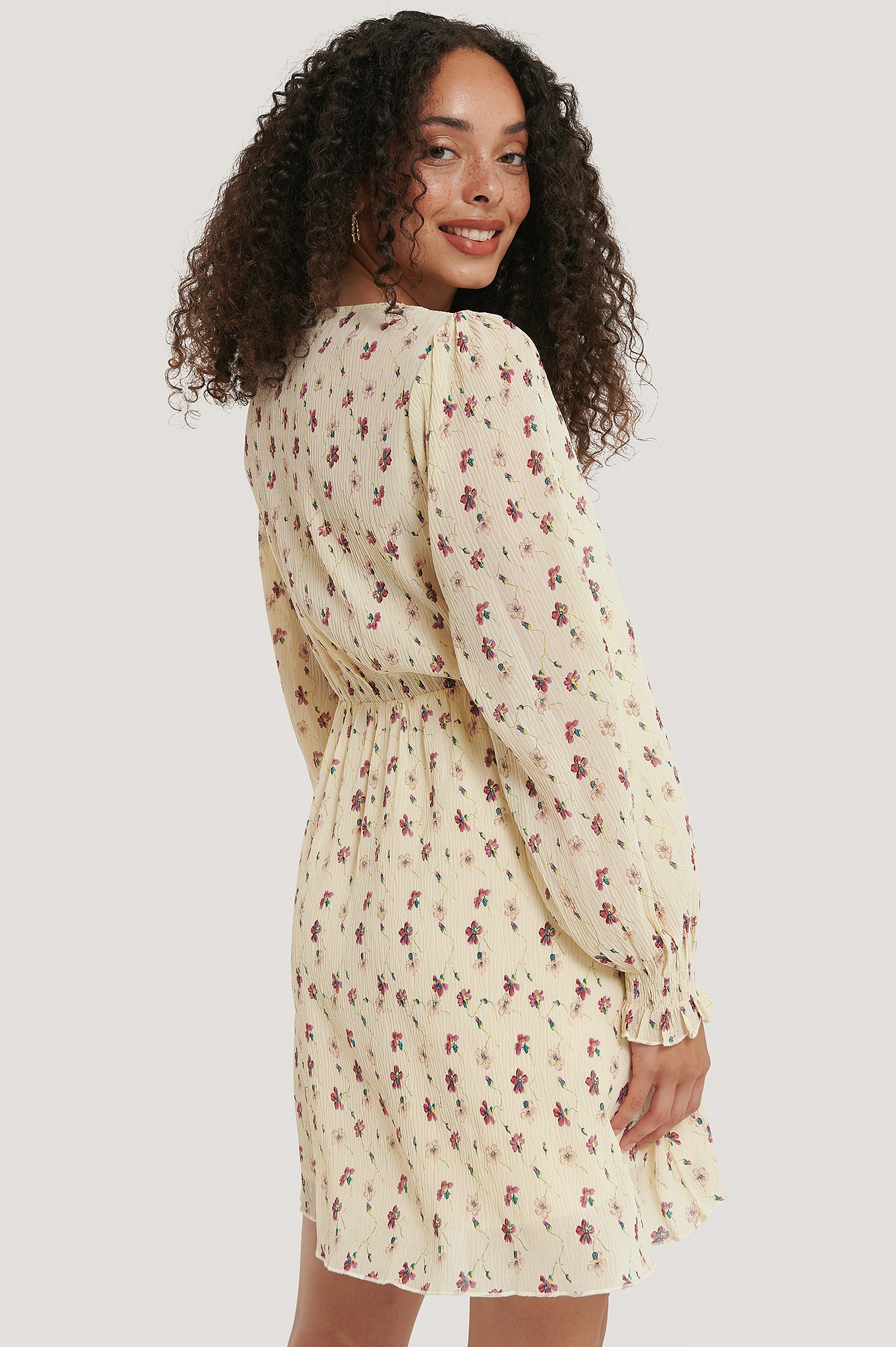 NA-KD Structured Overlap V-neck Dress 6 NA-KD Structured Overlap V-neck Dress - Image 6