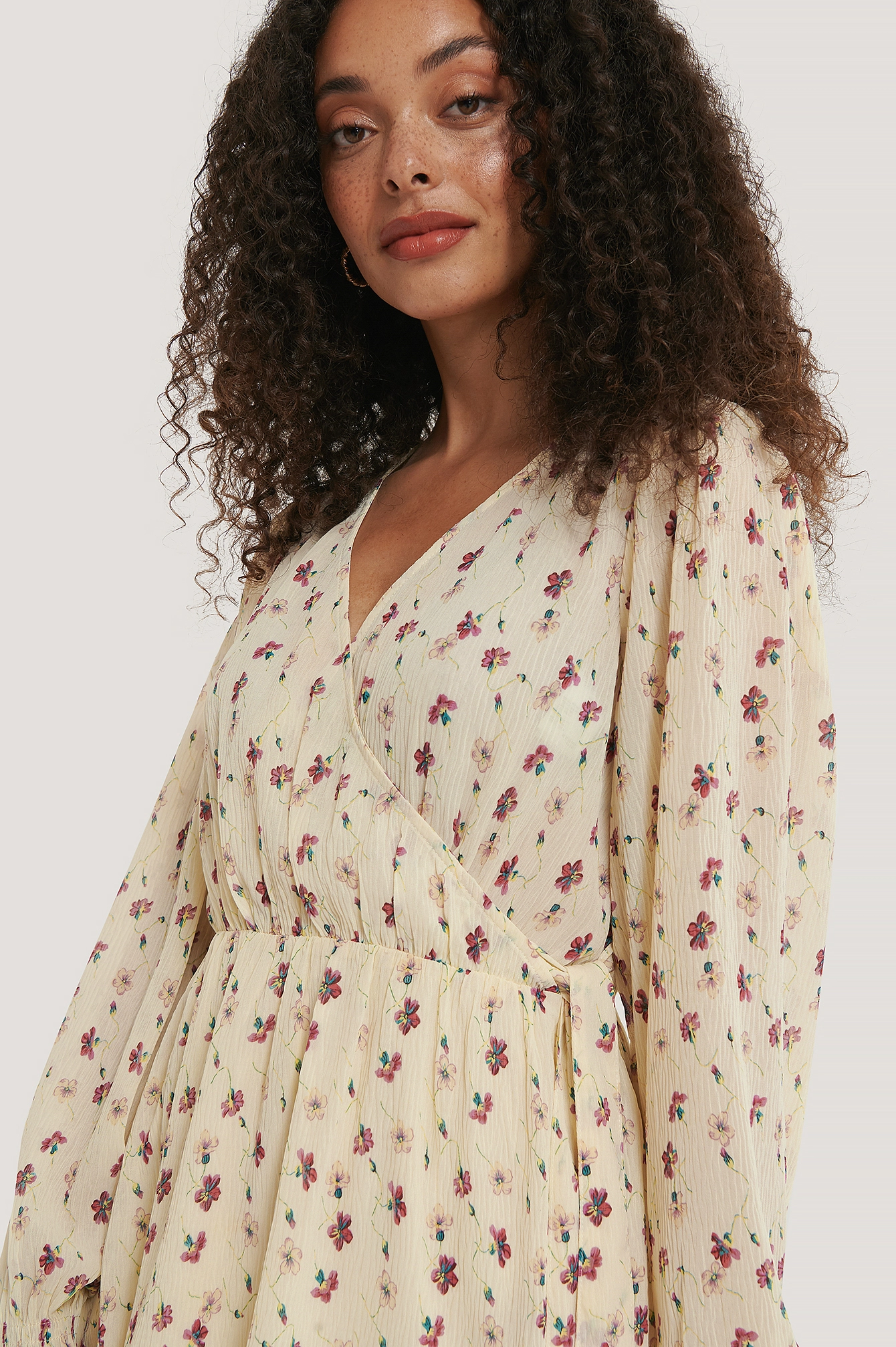 NA-KD Structured Overlap V-neck Dress 8 NA-KD Structured Overlap V-neck Dress - Image 8