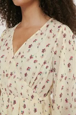 NA-KD Structured Overlap V-neck Dress 17 NA-KD Structured Overlap V-neck Dress -Party Dresses Sales nakd structured overlap v neck dress 1100 003084 8317 05g