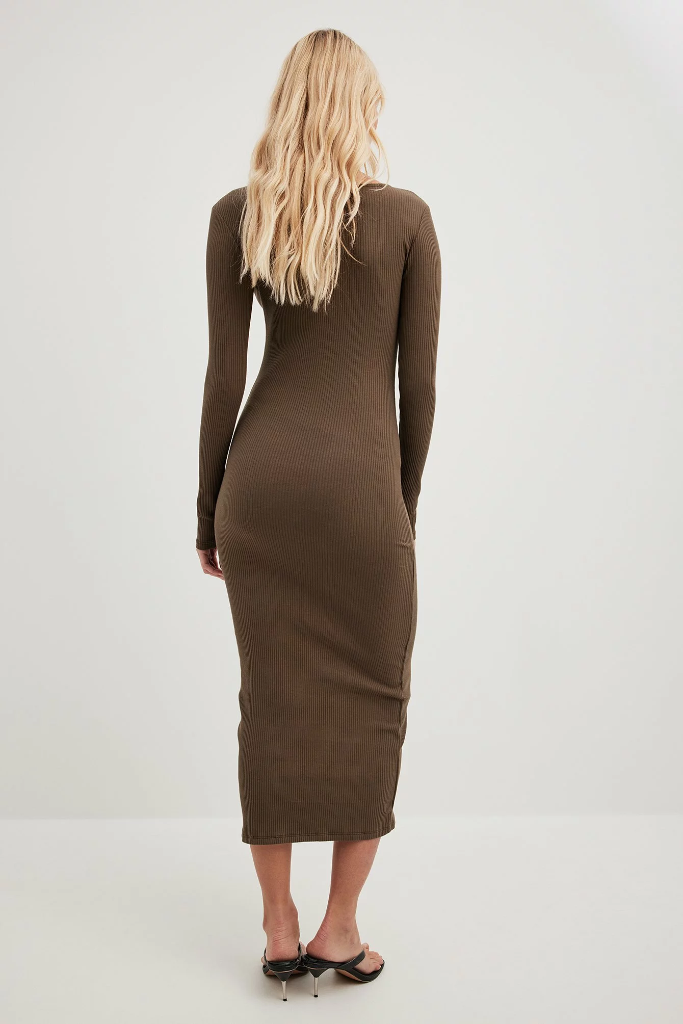 NA-KD Basic V-Neck Ribbed Midi Dress 6 NA-KD Basic V-Neck Ribbed Midi Dress - Image 6