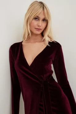 NA-KD Party Wrap Velvet Mini Dress -Party Dresses Sales nakd wrap velvet mini dress 1017 002186 0212 14862 1