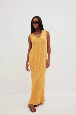 NA-KD Rib Knitted V-Neck Midi Dress -Party Dresses Sales rib knitted v neck midi dress 1100 007063 2305 01c copy