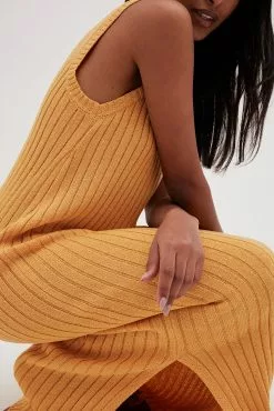 NA-KD Rib Knitted V-Neck Midi Dress -Party Dresses Sales rib knitted v neck midi dress 1100 007063 2305 1602