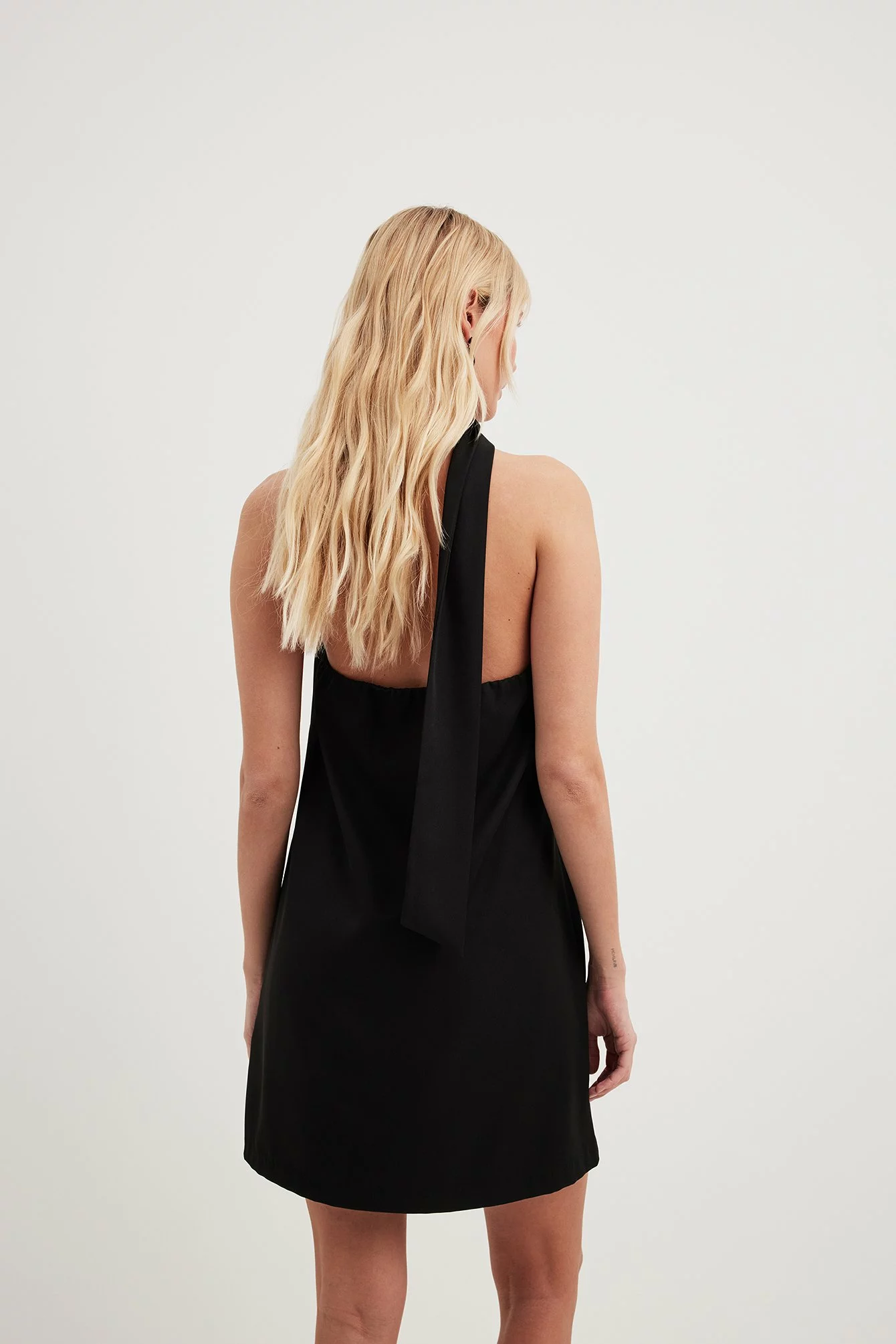 NA-KD Trend Scarf Detail Mini Dress 2 NA-KD Trend Scarf Detail Mini Dress - Image 2