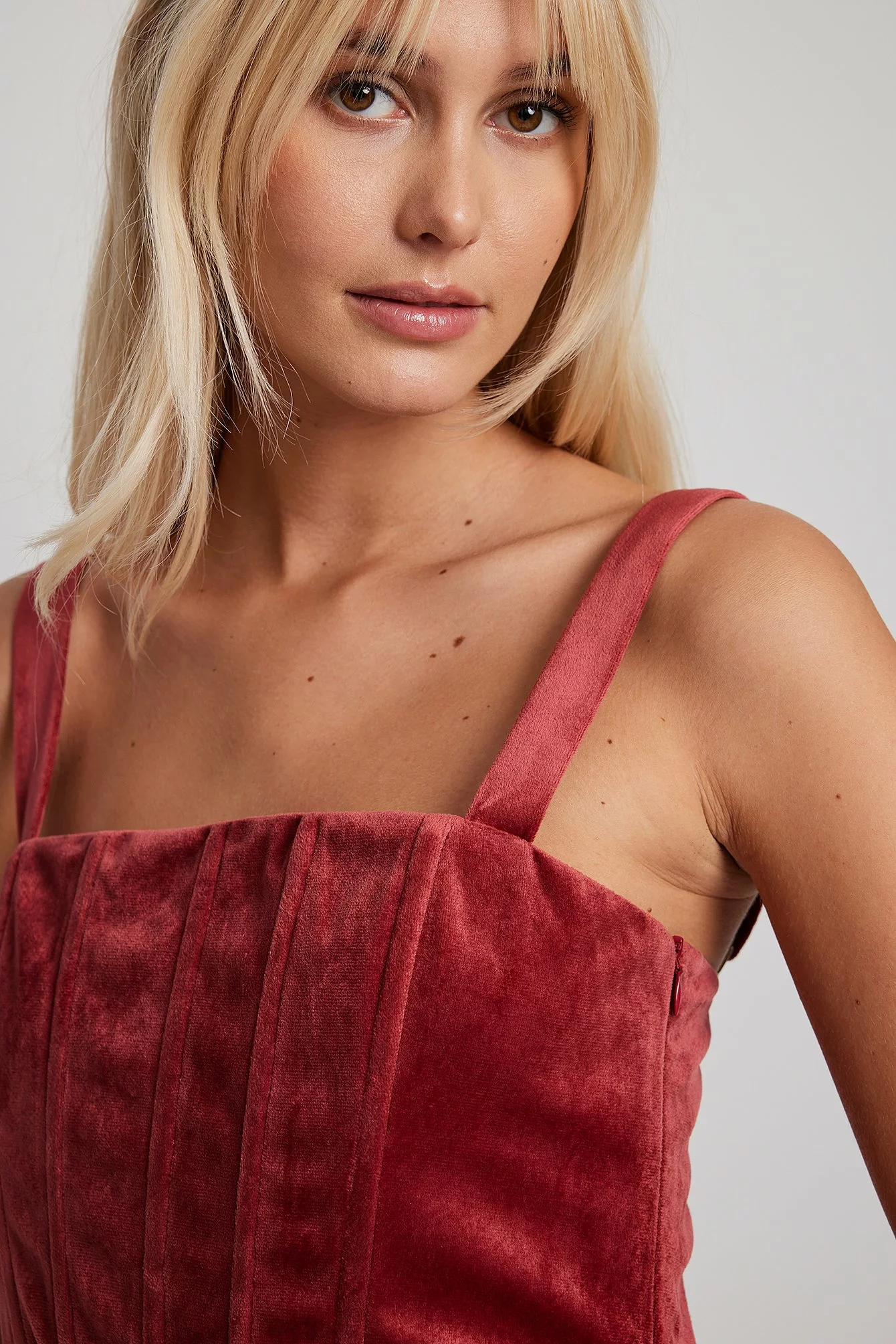 NA-KD Party Skirt Detail Velvet Mini Dress 4 NA-KD Party Skirt Detail Velvet Mini Dress - Image 4