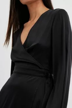 NA-KD Boho Tie Waist Flowy Mini Dress -Party Dresses Sales tie waist flowy mini dress 1014 001492 0002 4