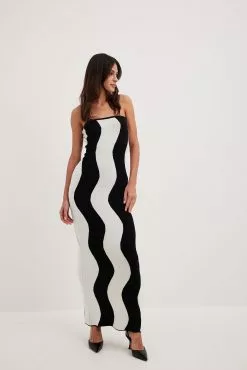 NA-KD Trend Wavy Striped Knitted Maxi Dress