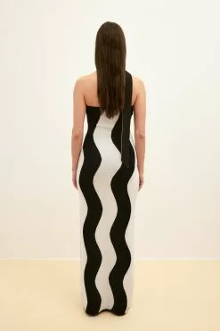 NA-KD Trend Wavy Striped Knitted Maxi Dress -Party Dresses Sales wavy striped knitted maxi dress 1018 010284 0041 editorial3