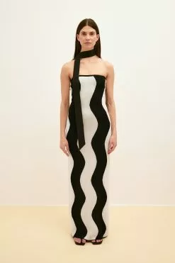 NA-KD Trend Wavy Striped Knitted Maxi Dress -Party Dresses Sales wavy striped knitted maxi dress 1018 010284 0041 editorial5