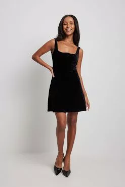 Lovisa Barkman X NA-KD Wire Detail Neckdrop Velvet Mini Dress -Party Dresses Sales wire detail neckdrop velvet mini dress 1783 000047 00020059